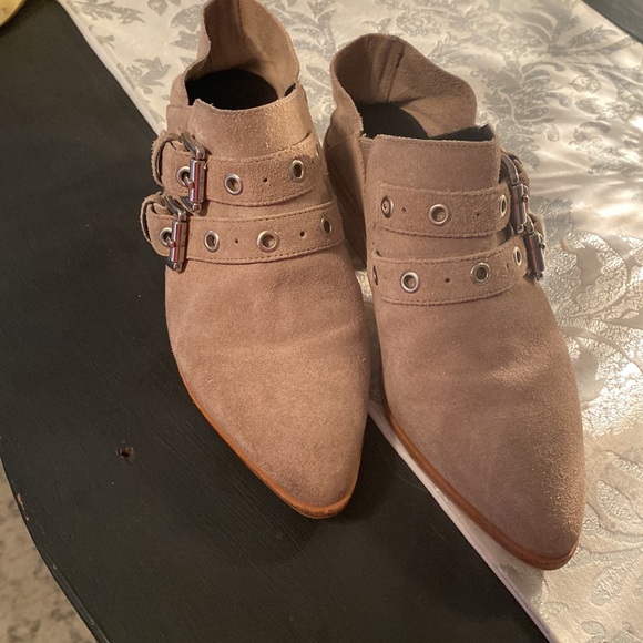 Ankle bootie - Picture 2 of 4